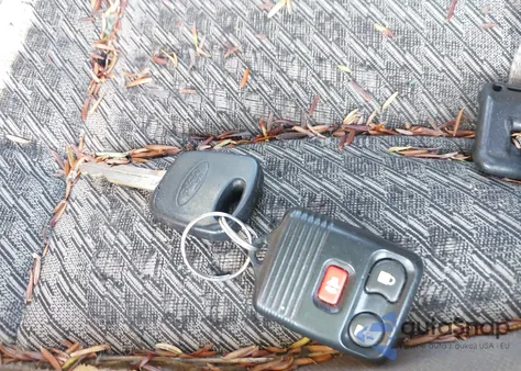 2004 Ford Escape Xlt из США, поврежденный, VIN 1FMCU93124DA10131